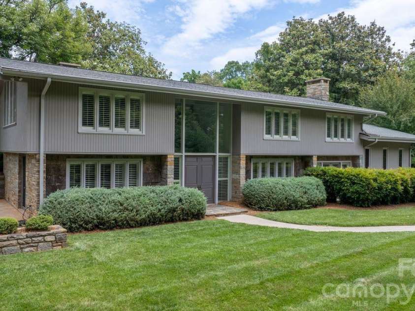 226 20th Avenue Place, Hickory, NC 28601.  MLS# CAR4398256, YatesRealty ID 35084. 
