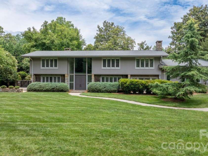 226 20th Avenue Place, Hickory, NC 28601.  MLS# CAR4398256, YatesRealty ID 35084. 
