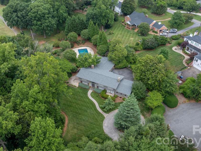 226 20th Avenue Place, Hickory, NC 28601.  MLS# CAR4398256, YatesRealty ID 35084. 