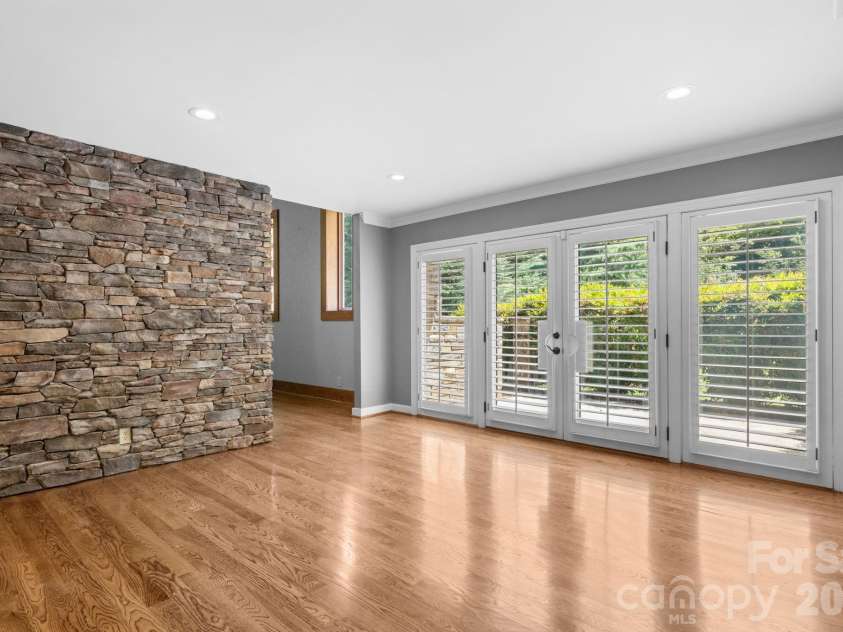 226 20th Avenue Place, Hickory, NC 28601.  MLS# CAR4398256, YatesRealty ID 35084. 