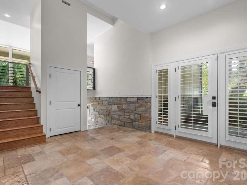 226 20th Avenue Place, Hickory, NC 28601.  MLS# CAR4398256, YatesRealty ID 35084. 