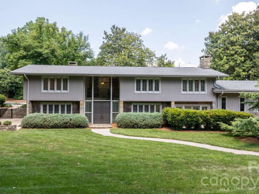 226 20th Avenue Place, Hickory, NC 28601.  MLS# CAR4398256, YatesRealty ID 35084. 