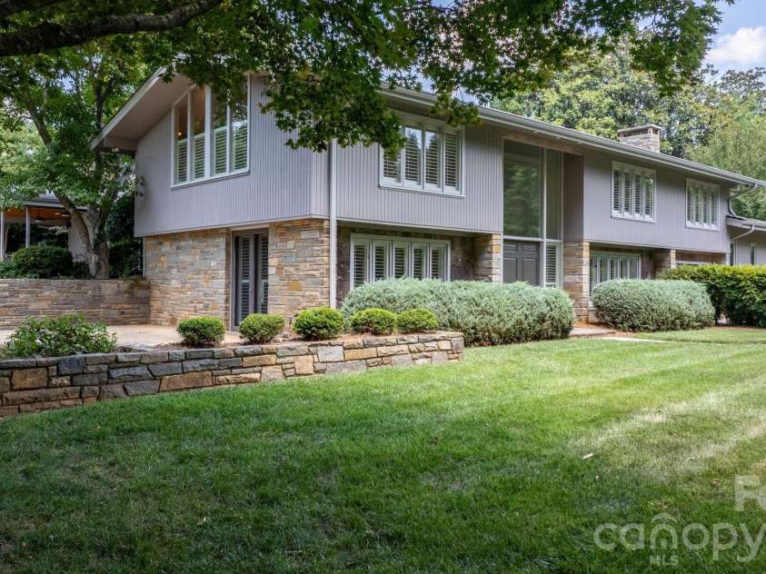 226 20th Avenue Place, Hickory, NC 28601.  MLS# CAR4398256, YatesRealty ID 35084. 