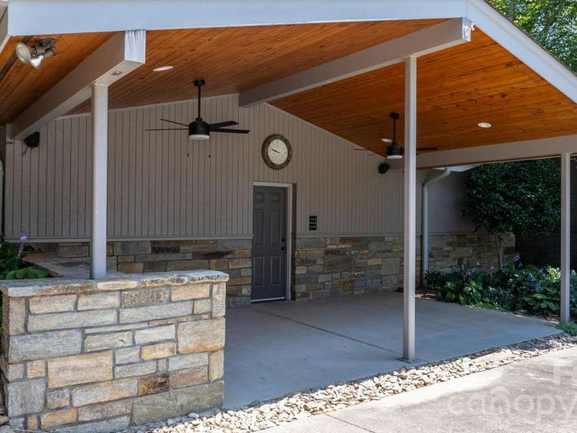 226 20th Avenue Place, Hickory, NC 28601.  MLS# CAR4398256, YatesRealty ID 35084. 
