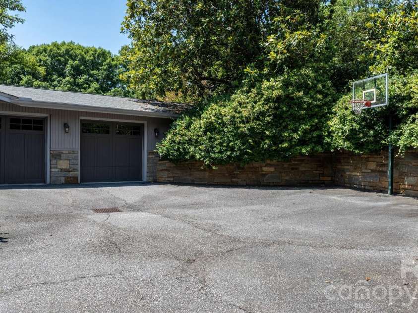 226 20th Avenue Place, Hickory, NC 28601.  MLS# CAR4398256, YatesRealty ID 35084. 