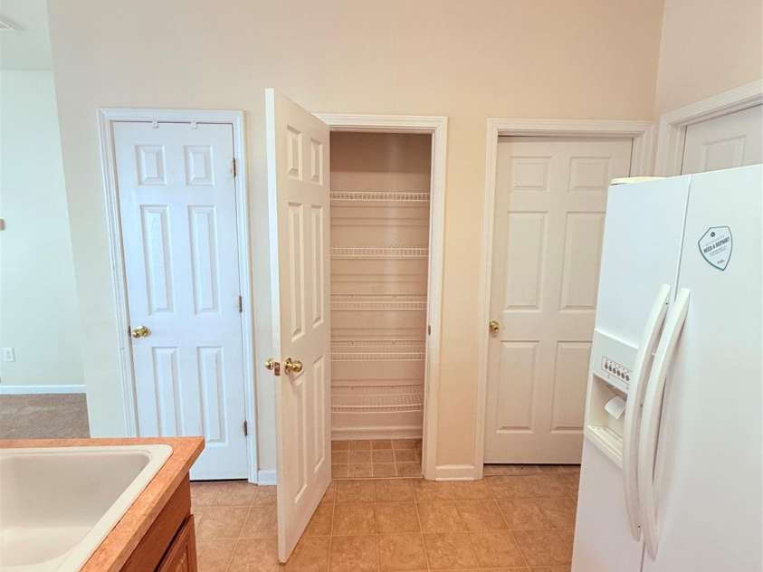 8602 Twined Creek Lane, Charlotte, NC 28227.  MLS# CAR4293200, YatesRealty ID 35084. Kitchen 1