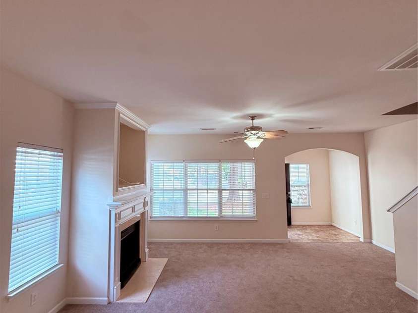 8602 Twined Creek Lane, Charlotte, NC 28227.  MLS# CAR4293200, YatesRealty ID 35084. Living room 