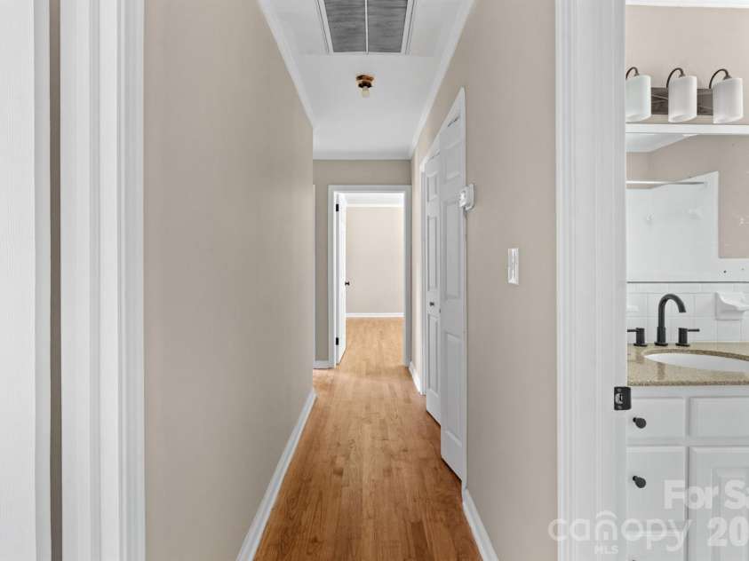 755 Cumberland Circle, Rockingham, NC 28379.  MLS# CAR4398856, YatesRealty ID 35085. Main floor hallway