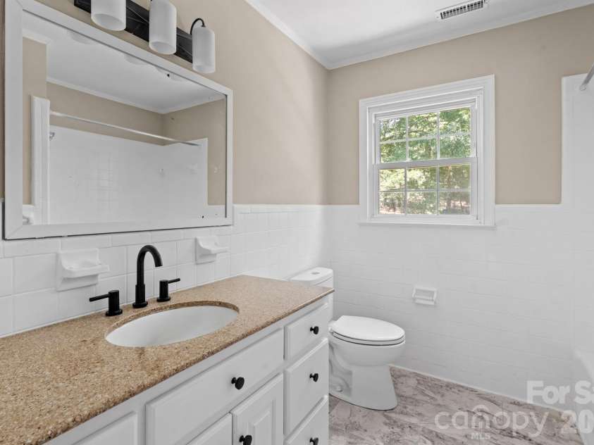 755 Cumberland Circle, Rockingham, NC 28379.  MLS# CAR4398856, YatesRealty ID 35085. Upstaires full bathrrom