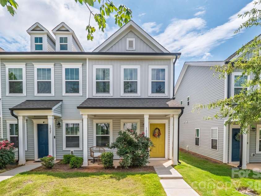 1031 Plaza Walk Drive, Charlotte, NC 28215.  MLS# CAR4396932, YatesRealty ID 35087. 