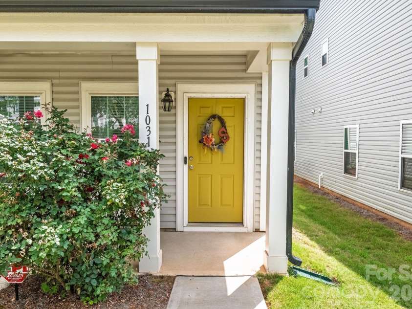 1031 Plaza Walk Drive, Charlotte, NC 28215.  MLS# CAR4396932, YatesRealty ID 35087. 