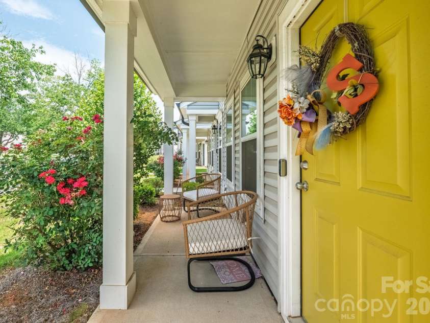 1031 Plaza Walk Drive, Charlotte, NC 28215.  MLS# CAR4396932, YatesRealty ID 35087. 