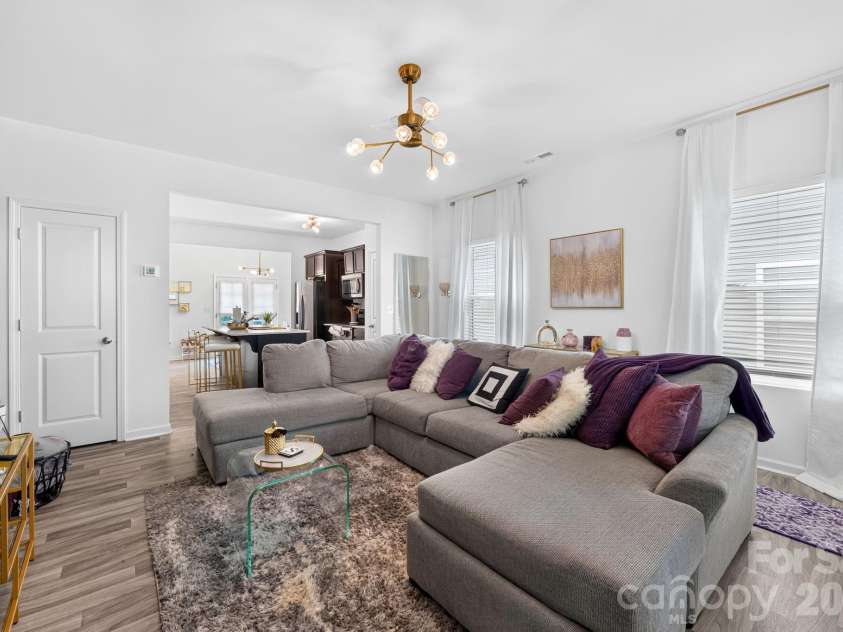 1031 Plaza Walk Drive, Charlotte, NC 28215.  MLS# CAR4396932, YatesRealty ID 35087. 