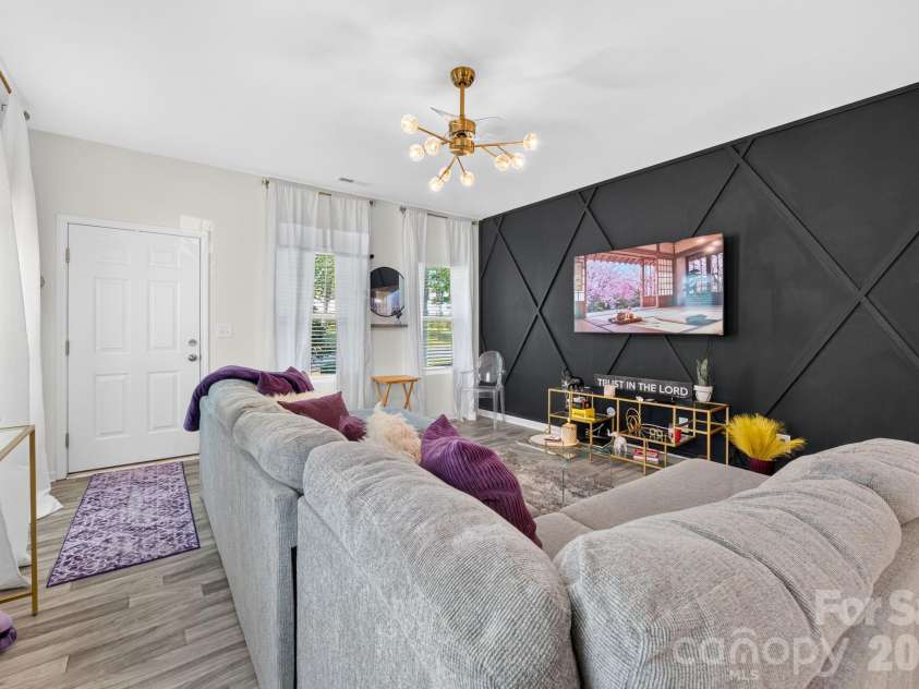 1031 Plaza Walk Drive, Charlotte, NC 28215.  MLS# CAR4396932, YatesRealty ID 35087. 