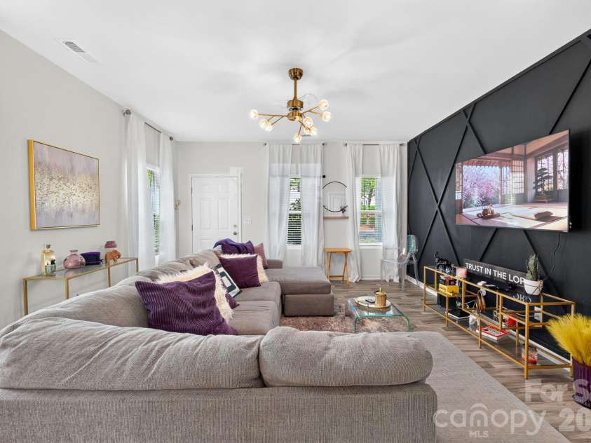 1031 Plaza Walk Drive, Charlotte, NC 28215.  MLS# CAR4396932, YatesRealty ID 35087. 