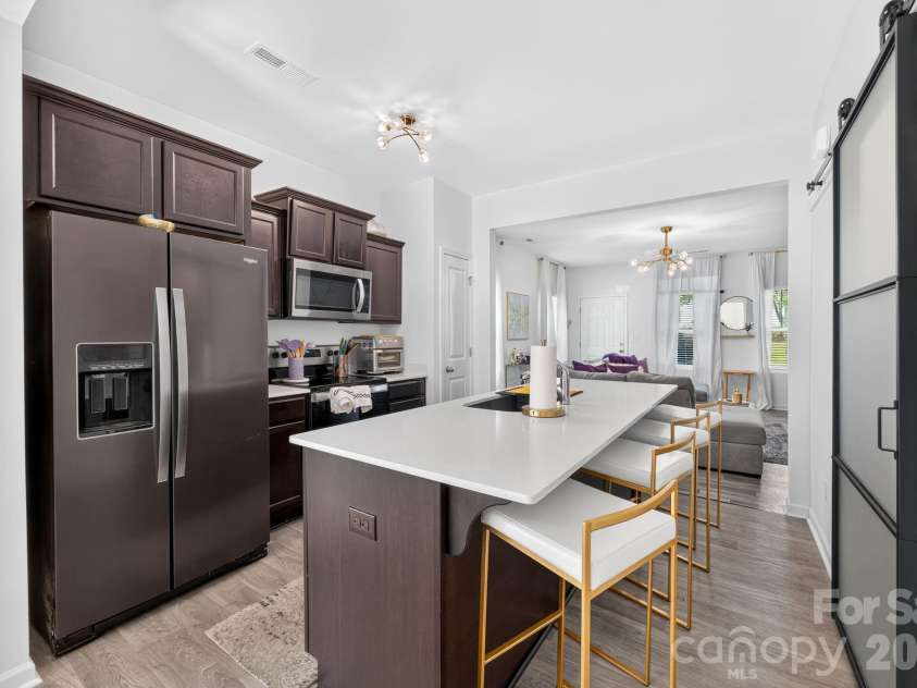 1031 Plaza Walk Drive, Charlotte, NC 28215.  MLS# CAR4396932, YatesRealty ID 35087. 