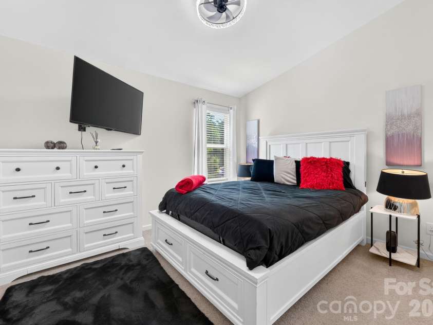 1031 Plaza Walk Drive, Charlotte, NC 28215.  MLS# CAR4396932, YatesRealty ID 35087. 