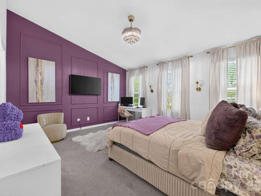 1031 Plaza Walk Drive, Charlotte, NC 28215.  MLS# CAR4396932, YatesRealty ID 35087. 