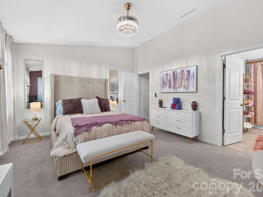 1031 Plaza Walk Drive, Charlotte, NC 28215.  MLS# CAR4396932, YatesRealty ID 35087. 