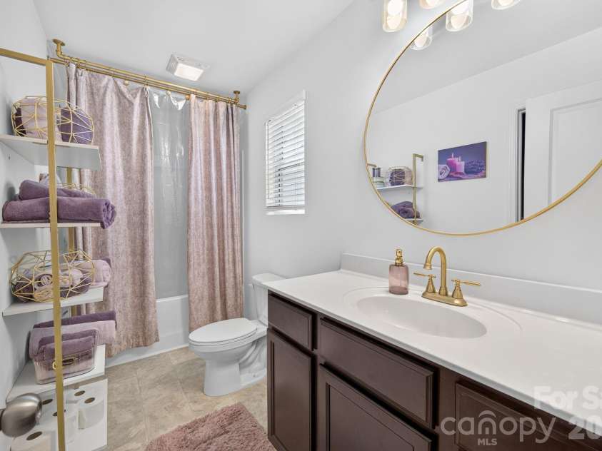 1031 Plaza Walk Drive, Charlotte, NC 28215.  MLS# CAR4396932, YatesRealty ID 35087. 