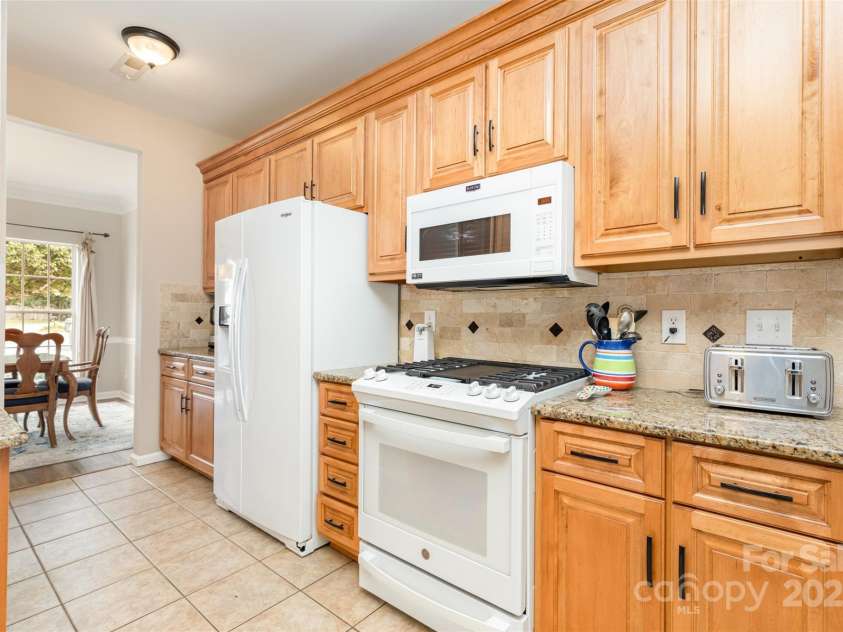 1390 Lloyd Place, Concord, NC 28027.  MLS# CAR4291682, YatesRealty ID 35087. Kitchen with nice gas range