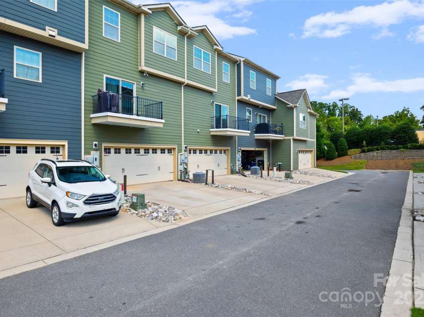 6249 Cloverdale Drive, Fort Mill, SC 29708.  MLS# CAR4294478, YatesRealty ID 35088. 
