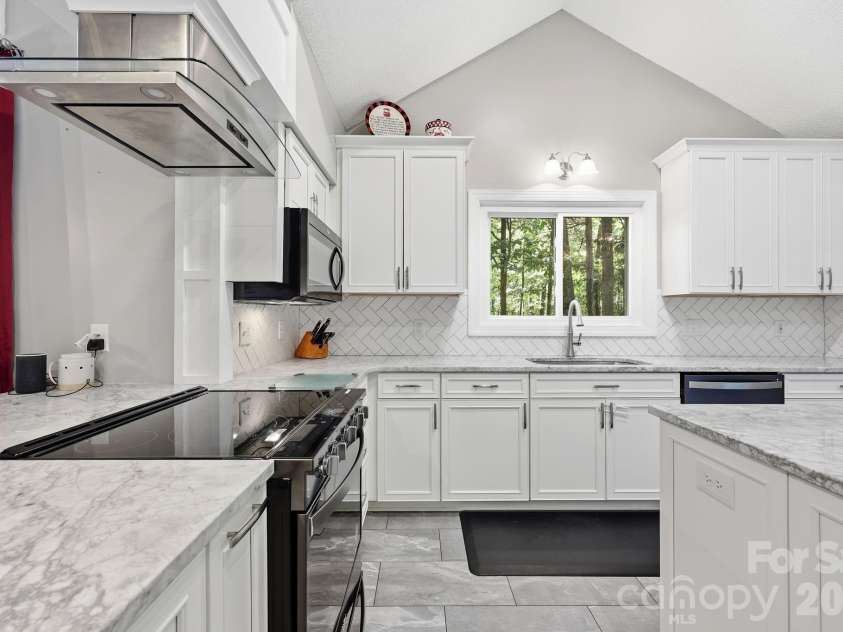 3970 Tenneyson Court, Concord, NC 28027.  MLS# CAR4398947, YatesRealty ID 35089. Electric range with vented hood
