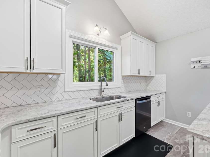 3970 Tenneyson Court, Concord, NC 28027.  MLS# CAR4398947, YatesRealty ID 35089. Plenty of counter top space