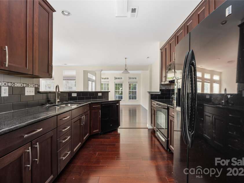 6416 Union Station Court, Charlotte, NC 28210.  MLS# CAR4264294, YatesRealty ID 35089. 
