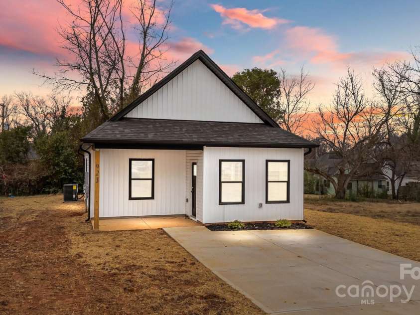 923 Cedar Street, Salisbury, NC 28144.  MLS# CAR4221114, YatesRealty ID 3509. 