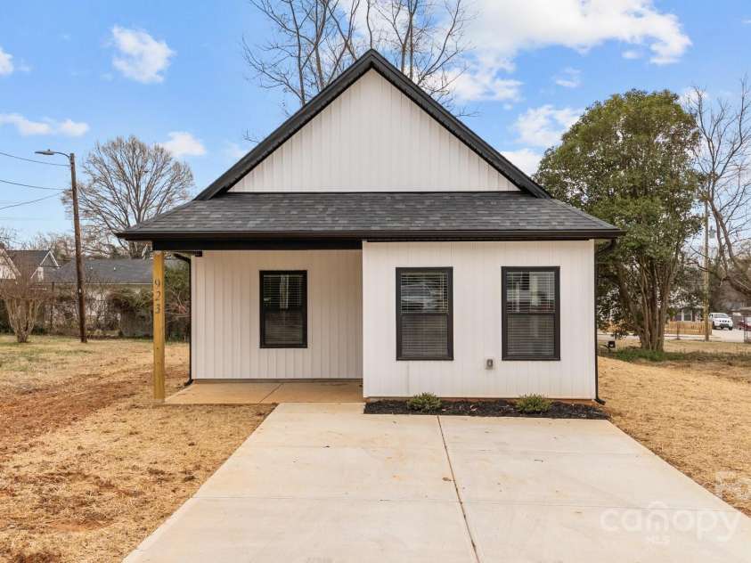 923 Cedar Street, Salisbury, NC 28144.  MLS# CAR4221114, YatesRealty ID 3509. 