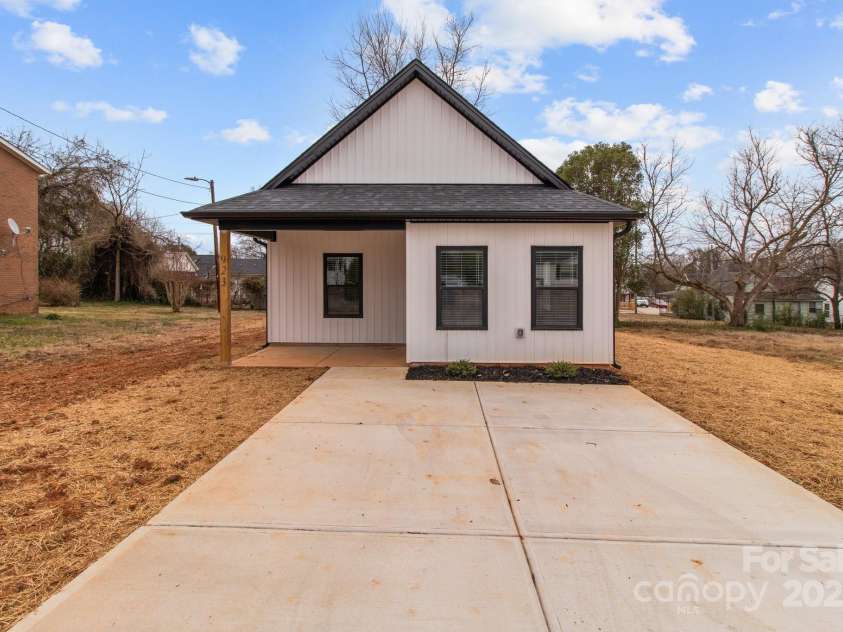 923 Cedar Street, Salisbury, NC 28144.  MLS# CAR4221114, YatesRealty ID 3509. 