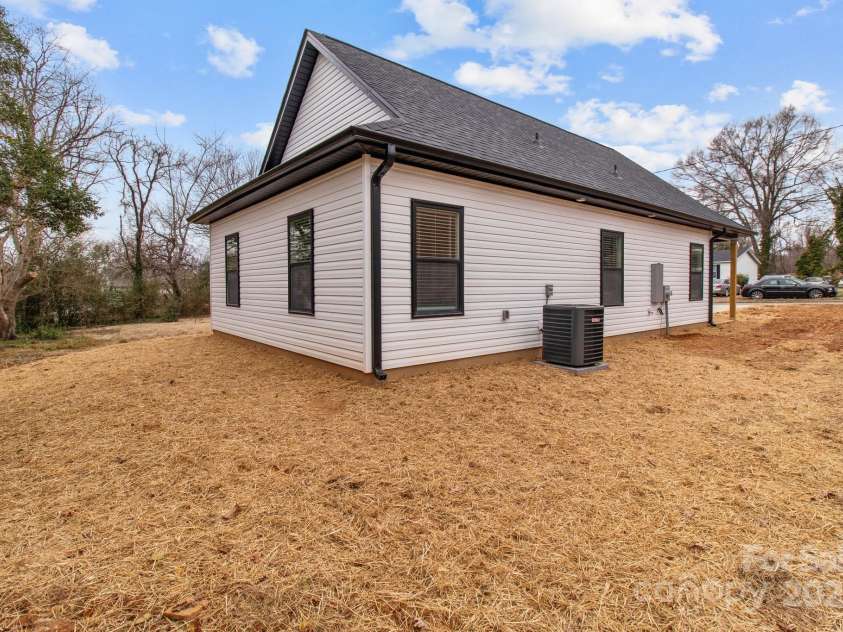 923 Cedar Street, Salisbury, NC 28144.  MLS# CAR4221114, YatesRealty ID 3509. 