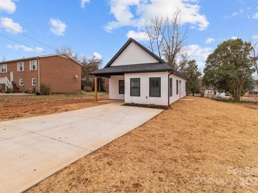 923 Cedar Street, Salisbury, NC 28144.  MLS# CAR4221114, YatesRealty ID 3509. 