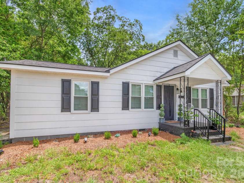 229 Acl Avenue, Cheraw, SC 29520.  MLS# CAR4390834, YatesRealty ID 35090. 