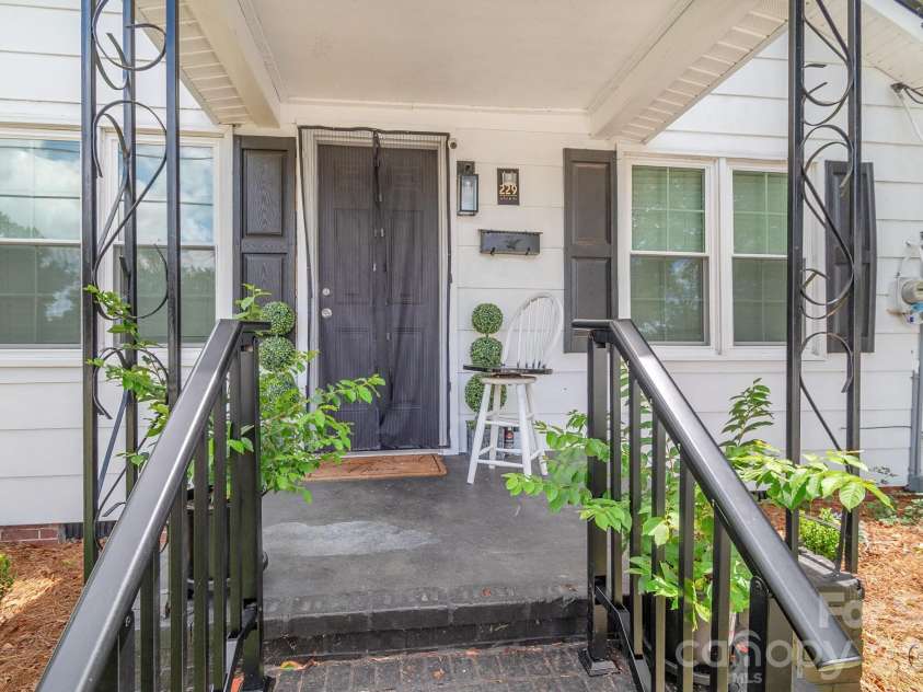 229 Acl Avenue, Cheraw, SC 29520.  MLS# CAR4390834, YatesRealty ID 35090. 