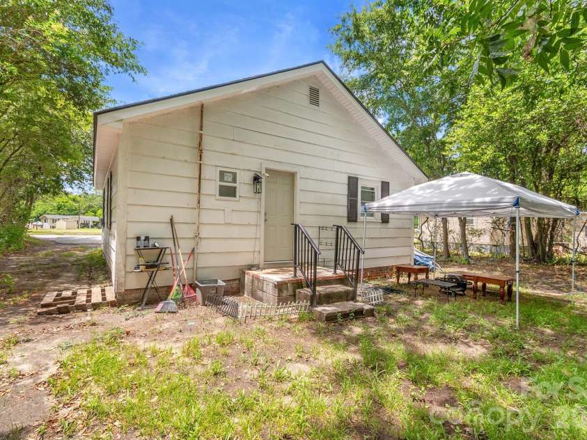 229 Acl Avenue, Cheraw, SC 29520.  MLS# CAR4390834, YatesRealty ID 35090. 