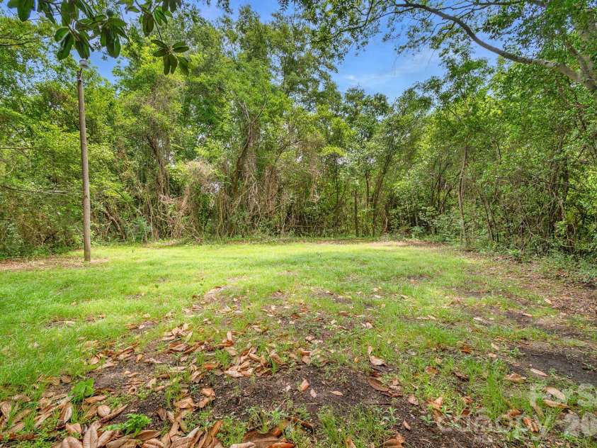 229 Acl Avenue, Cheraw, SC 29520.  MLS# CAR4390834, YatesRealty ID 35090. 