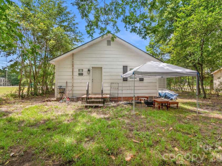 229 Acl Avenue, Cheraw, SC 29520.  MLS# CAR4390834, YatesRealty ID 35090. 