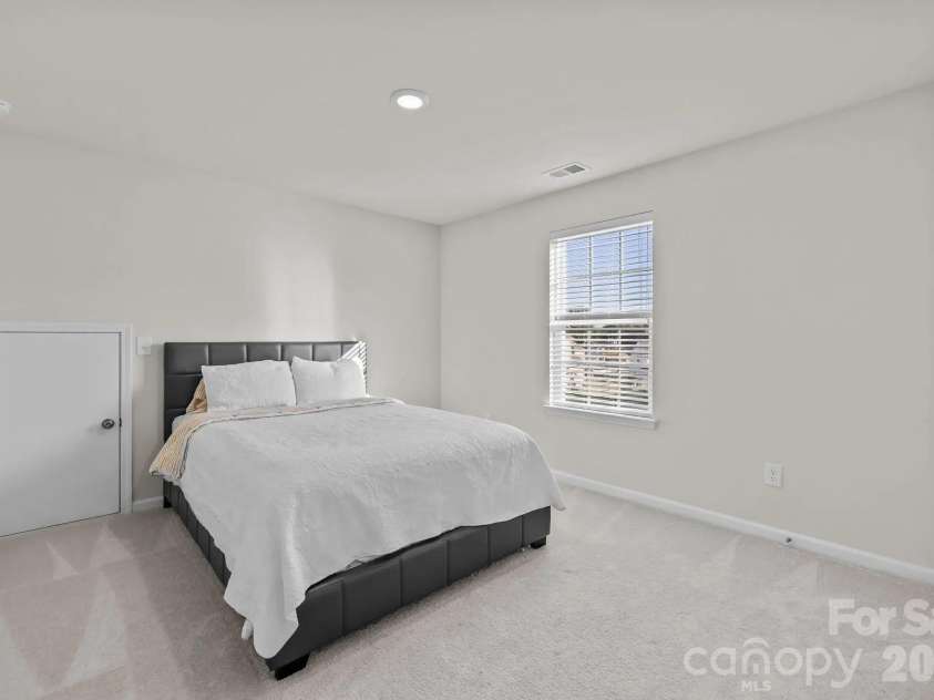 18045 Stark Way, Charlotte, NC 28278.  MLS# CAR4394872, YatesRealty ID 35091. 