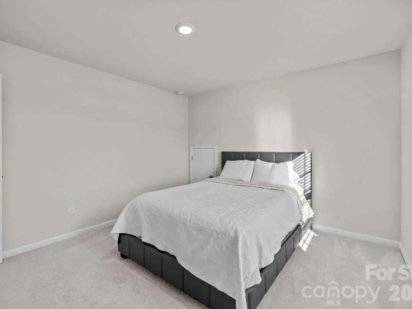 18045 Stark Way, Charlotte, NC 28278.  MLS# CAR4394872, YatesRealty ID 35091. 