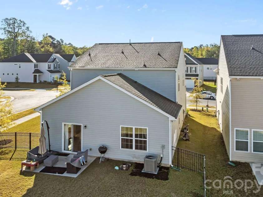 18045 Stark Way, Charlotte, NC 28278.  MLS# CAR4394872, YatesRealty ID 35091. 