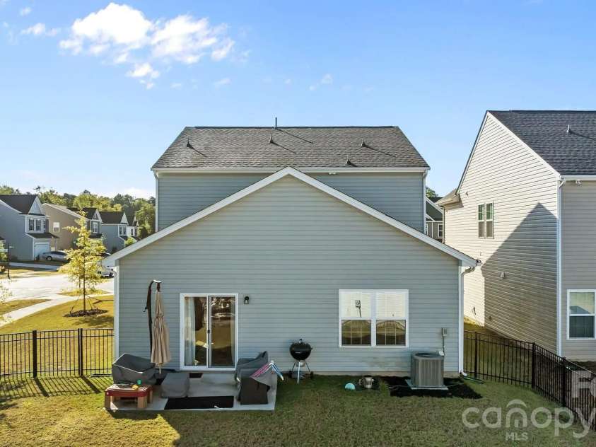 18045 Stark Way, Charlotte, NC 28278.  MLS# CAR4394872, YatesRealty ID 35091. 