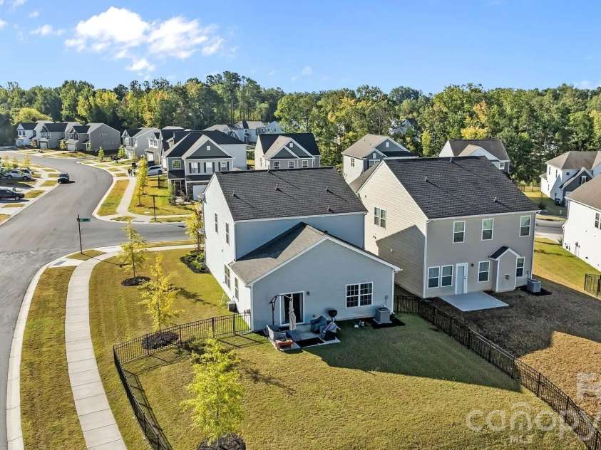 18045 Stark Way, Charlotte, NC 28278.  MLS# CAR4394872, YatesRealty ID 35091. 