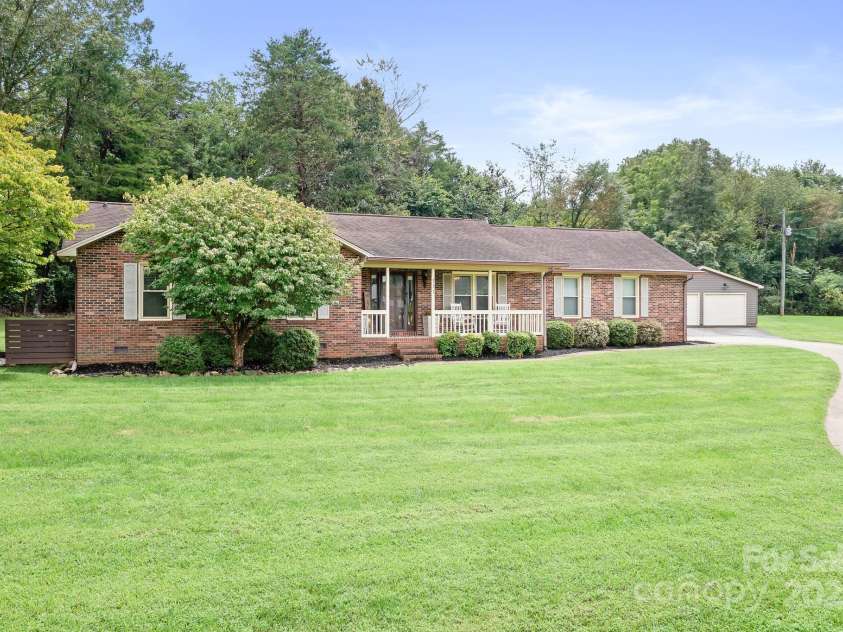 111 Devonshire Court, Mooresville, NC 28115.  MLS# CAR4289812, YatesRealty ID 35092. 