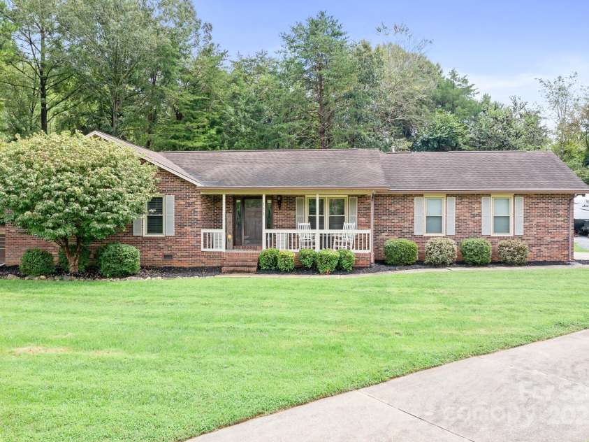 111 Devonshire Court, Mooresville, NC 28115.  MLS# CAR4289812, YatesRealty ID 35092. 