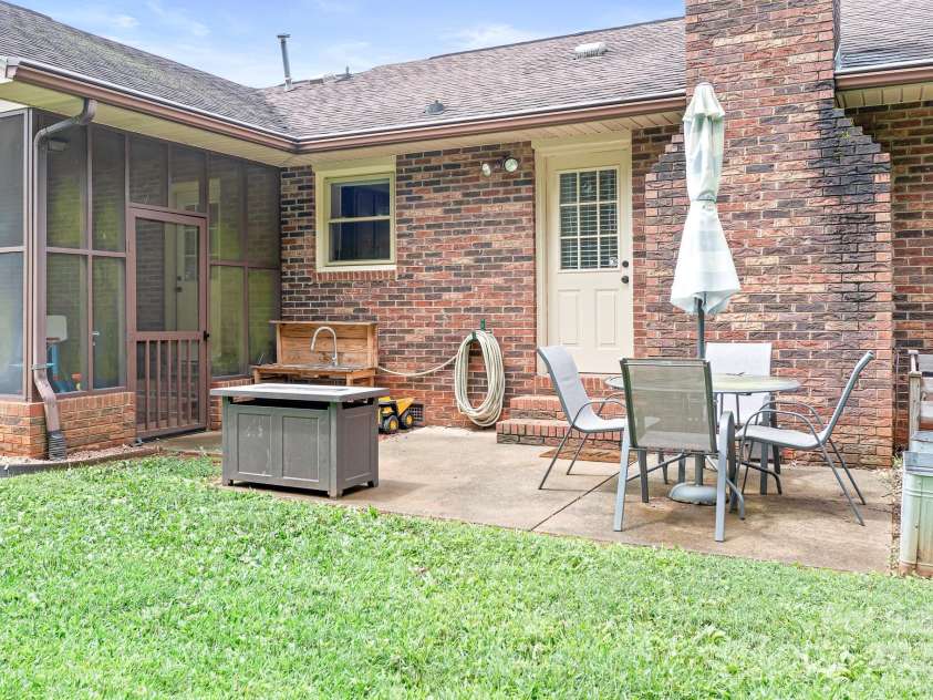 111 Devonshire Court, Mooresville, NC 28115.  MLS# CAR4289812, YatesRealty ID 35092. 