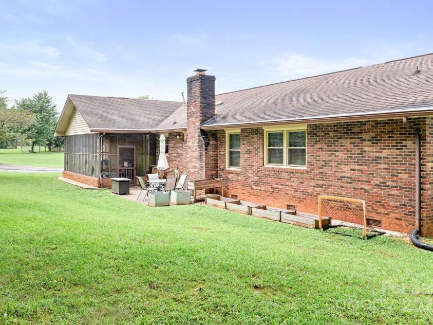 111 Devonshire Court, Mooresville, NC 28115.  MLS# CAR4289812, YatesRealty ID 35092. 