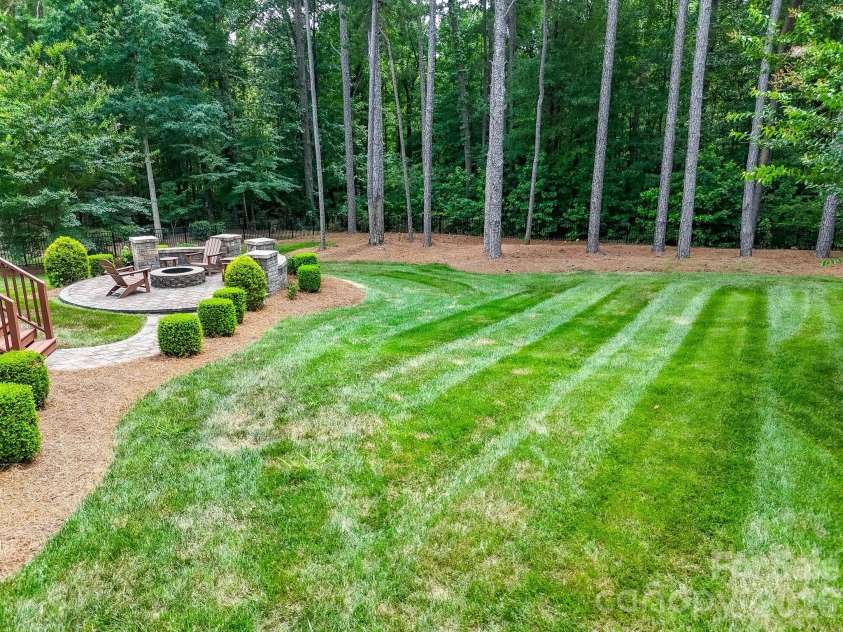 1209 Vickery Drive, Matthews, NC 28104.  MLS# CAR4342502, YatesRealty ID 35092. 