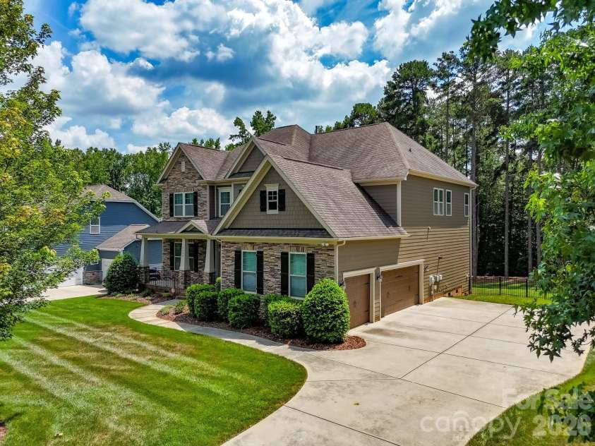 1209 Vickery Drive, Matthews, NC 28104.  MLS# CAR4342502, YatesRealty ID 35092. 